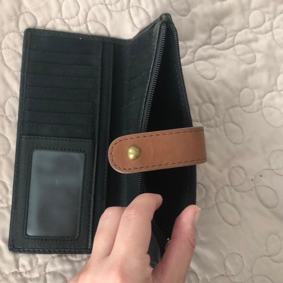 Fossil Cowhide Leather Wallet - Picture 4 of 5